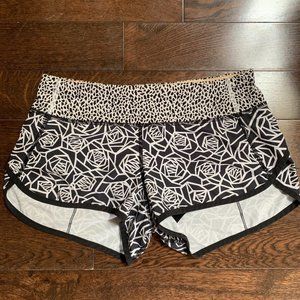 Lululemon Speed Up Low-Rise Short 2.5" Size 4 Black/White